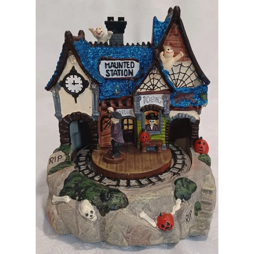 AVON PRODUCTS SCARY VILLAGE TRAIN STATION LIGHTS SOUNDS MOVEMENT 2012 WORKS